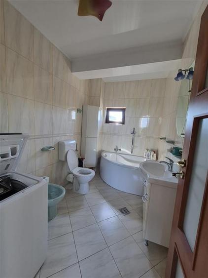 Apartament cu 5 camere decomandat în Domenii