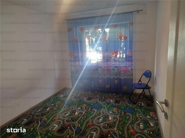 Apartament cu 3 camere decomandat în Tractorul