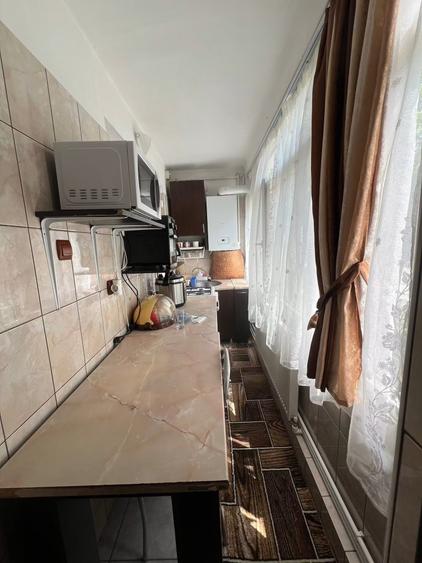 Apartament cu 2 camere semidecomandat în Craiovița Nouă