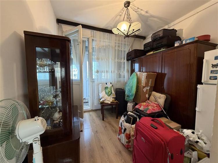 Apartament cu 4 camere nedecomandat în Drumul Taberei