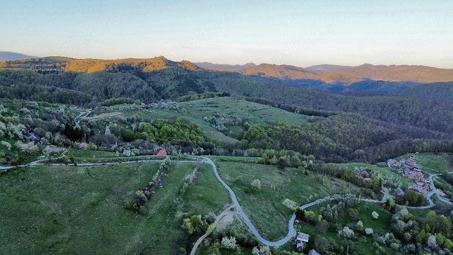 Teren de 25000 mp, în Vulcan