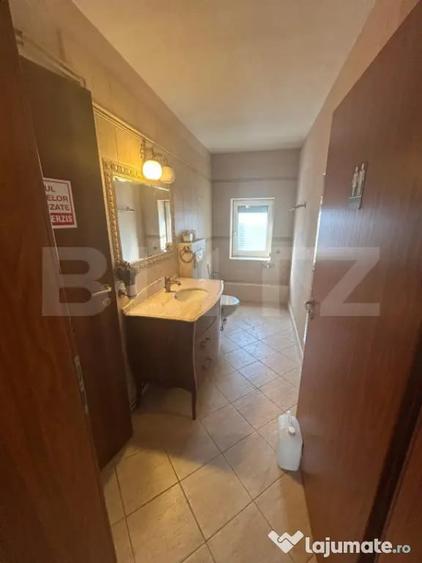 Apartament cu 5 camere semidecomandat în Dumbrăvița