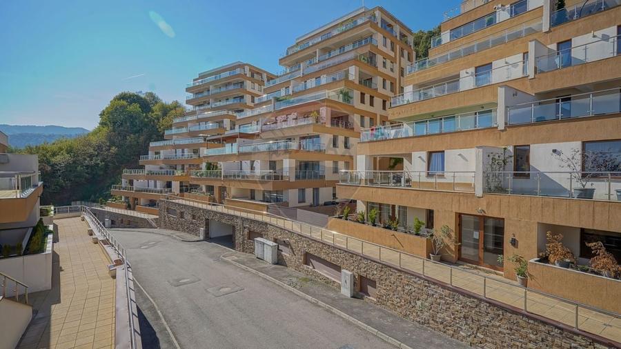 Apartament cu 2 camere semidecomandat, mobilat în Drumul Poienii