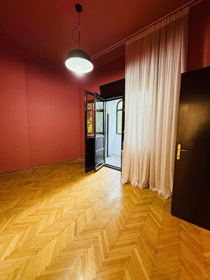 Apartament cu 4 camere semidecomandat în Primăverii