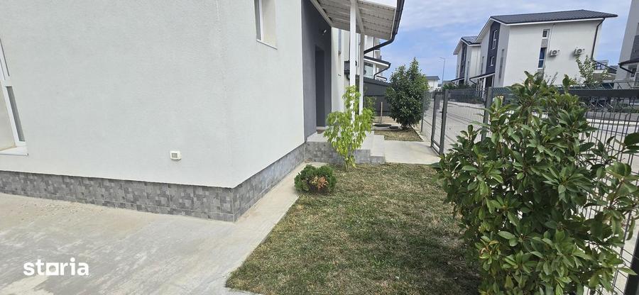 Casă cu 5 camere cu Teren 330 Mp în Ferme