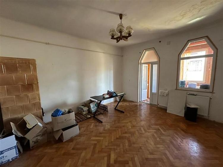 Casă cu 1 camere cu Teren 50 Mp în Gruia