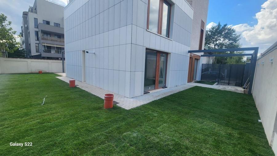Casă individuală cu 6 camere cu Canalizare în Pipera