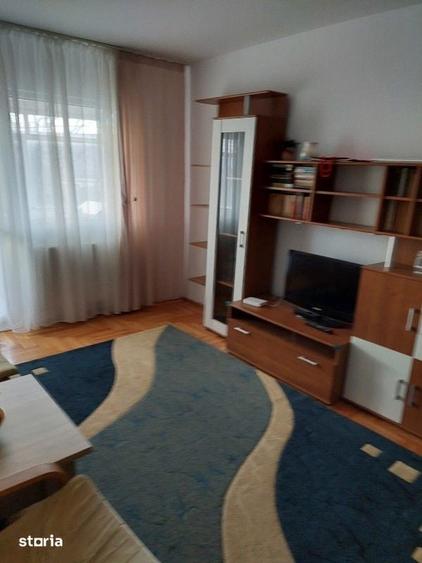 Apartament cu 3 camere decomandat în Cornișa