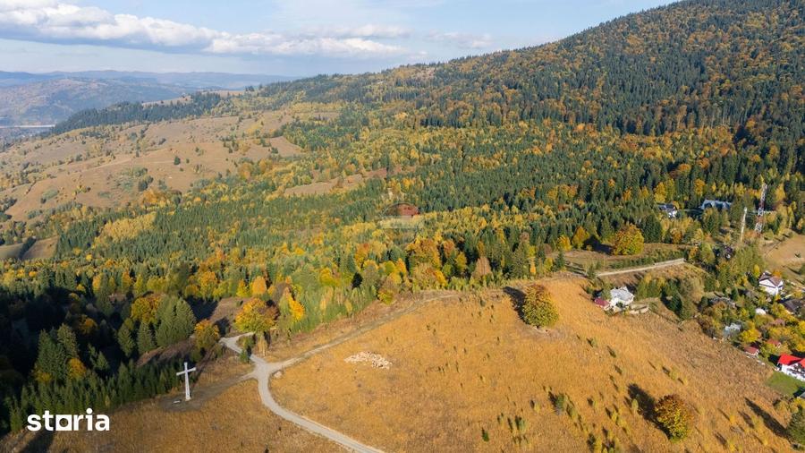 Teren de 7785 mp, în Ceahlău