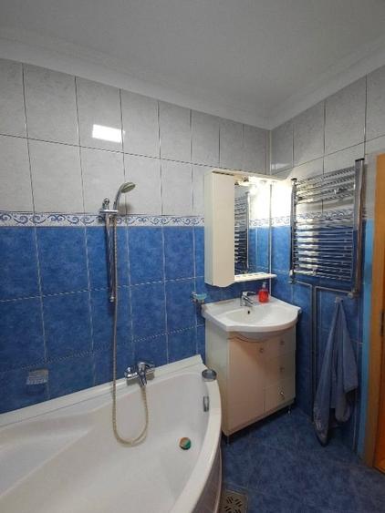 Casă individuală cu 3 camere cu Canalizare în Girocului