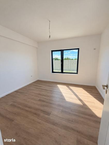 Casă cu 4 camere cu Teren 400 Mp în Domnești