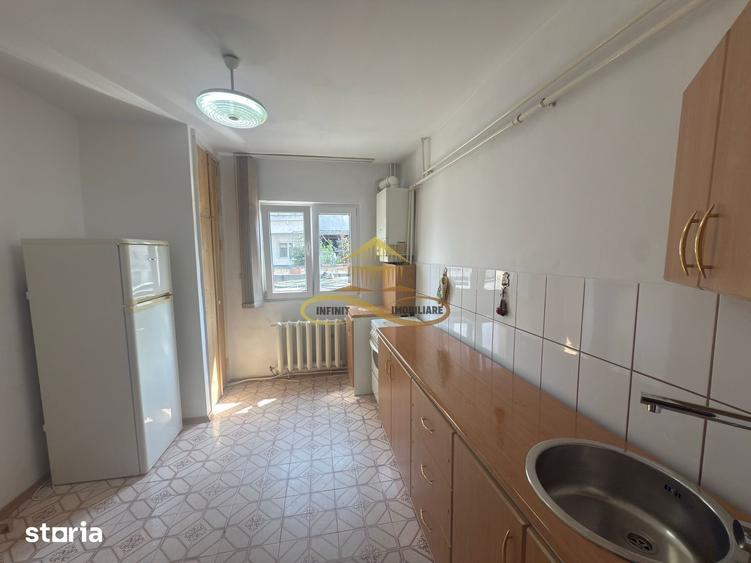 Apartament cu 3 camere decomandat în Dofteana