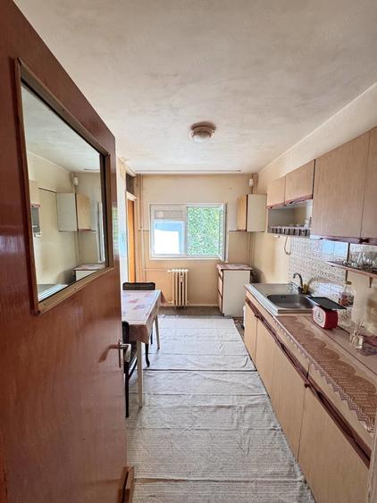 Apartament cu 2 camere semidecomandat în Berceni