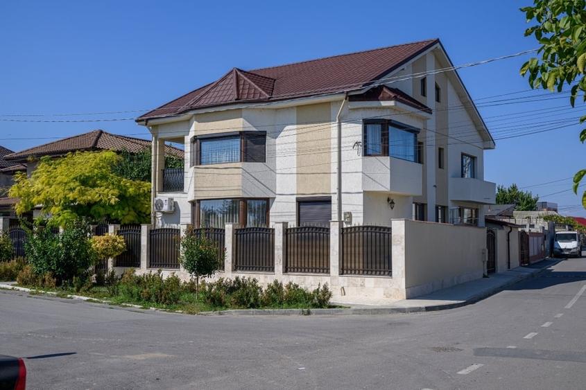 Casă individuală cu 5 camere cu Canalizare în Nord-Est