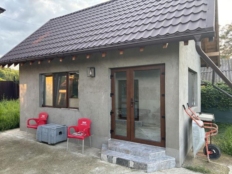 Casă cu 3 camere în Podenii Noi