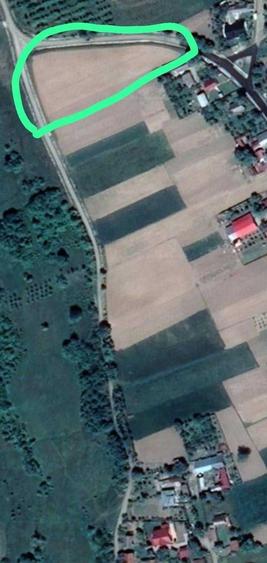 Teren de 4300 mp, în Adâncata