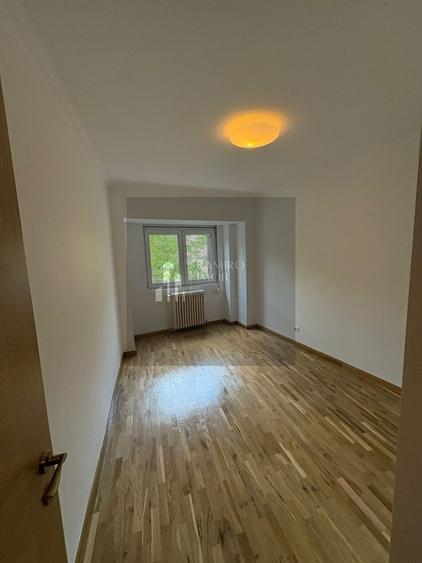 Apartament cu 4 camere semidecomandat în Unirii