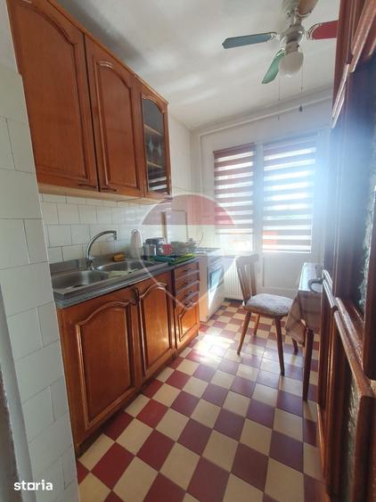 Apartament cu 4 camere decomandat în Sud