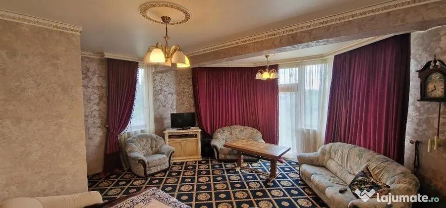 Casă cu 6 camere cu Teren 698 Mp în Sânmartin