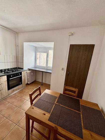 Apartament cu 2 camere semidecomandat în Văcăresti