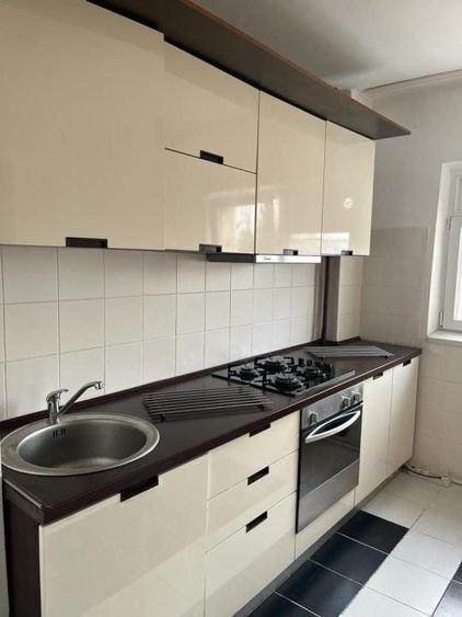 Apartament cu 2 camere semidecomandat, mobilat în P-ța Muncii