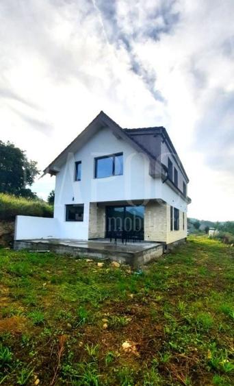 Casă individuală cu 5 camere cu Teren 500 Mp în Sălicea