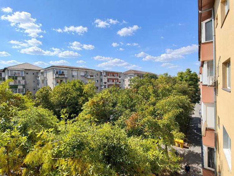 Apartament cu 2 camere decomandat, mobilat în Girocului