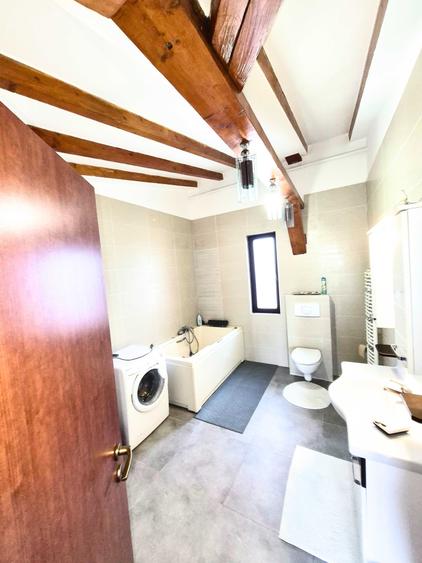 Apartament cu 4 camere decomandat, mobilat în Central