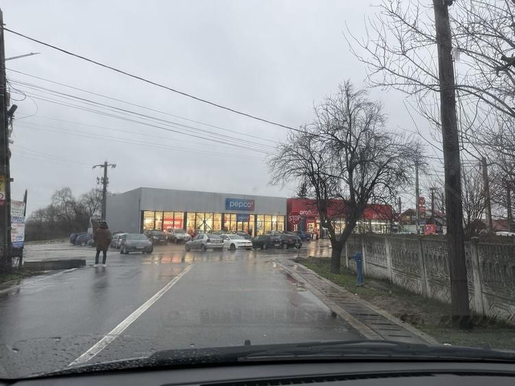 Spațiu comercial, în Podari