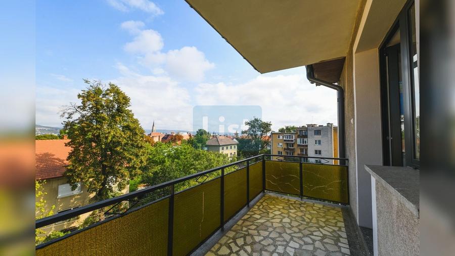 Apartament cu 4 camere decomandat în Central
