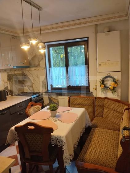 Apartament cu 3 camere semidecomandat, mobilat în Central