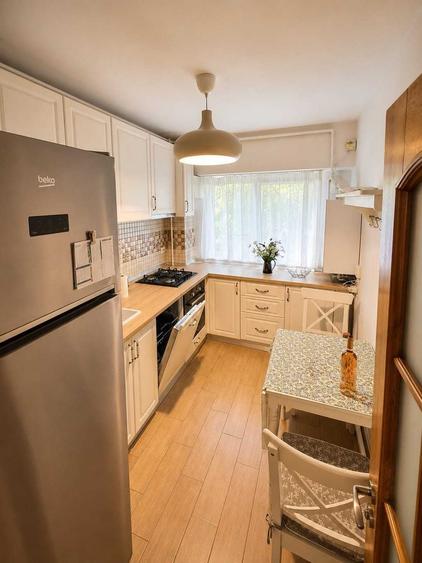Apartament cu 3 camere decomandat în Drumul Taberei