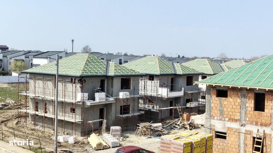 Casă cu 4 camere în Roșu