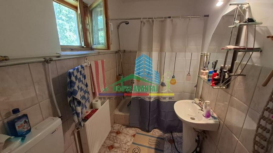 Casă cu 5 camere cu Teren 4070 Mp în Soveja