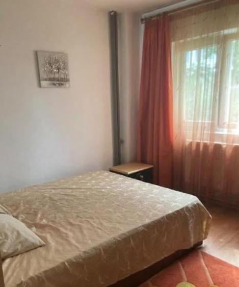 105000 euro -2 camere -Gorjului -centrala proprie -bloc 1980 - 4