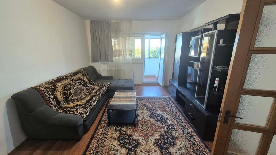 Apartament cu 3 camere decomandat în Lacul Tei