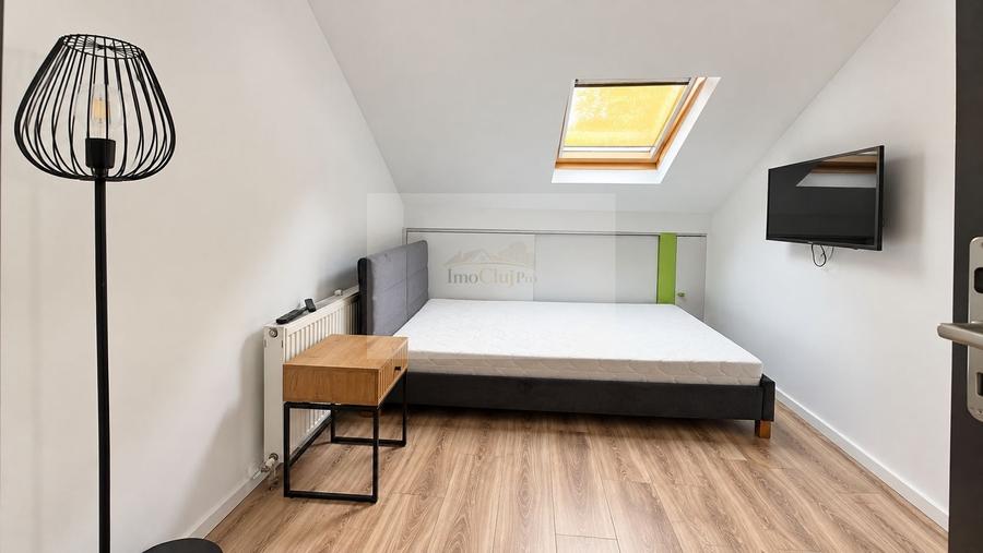 Apartament cu 3 camere semidecomandat, mobilat în Ultracentral