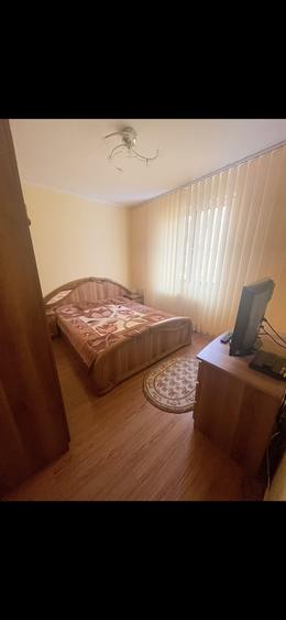 Apartament cu 3 camere decomandat în Teiul Doamnei