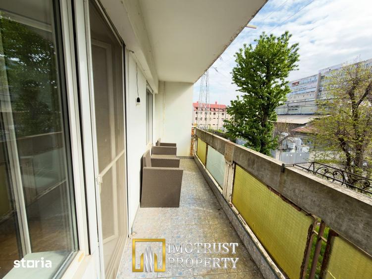 Apartament cu 3 camere, mobilat în Polivalentă