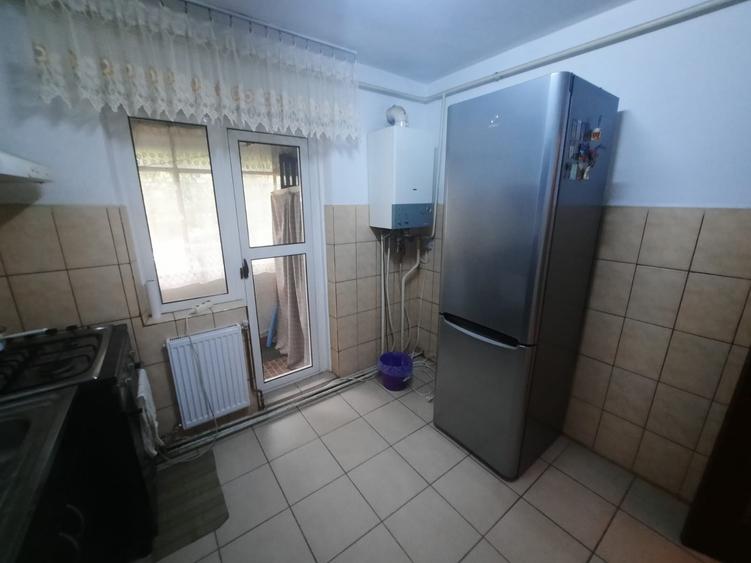 Apartament cu 3 camere decomandat în Oancea