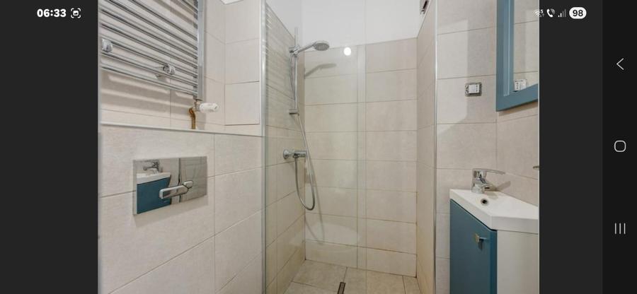 Apartament cu 3 camere decomandat, mobilat în Decebal