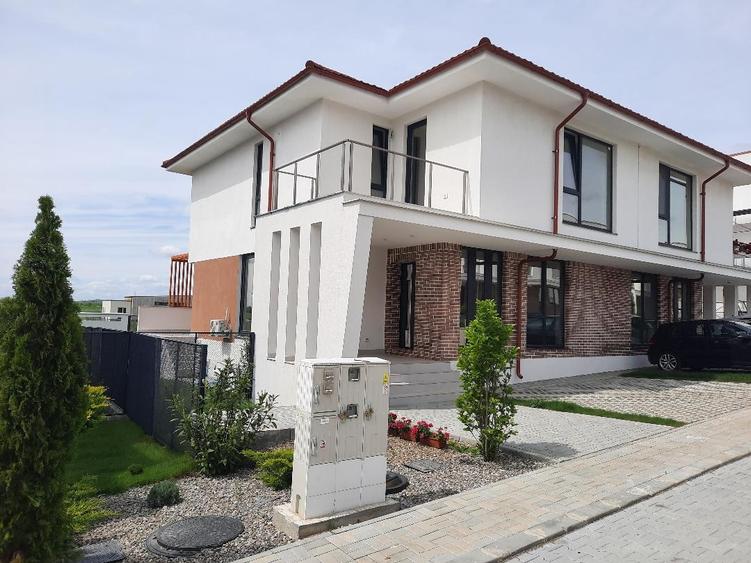 Casă individuală cu 5 camere cu Canalizare în Mogoșoaia