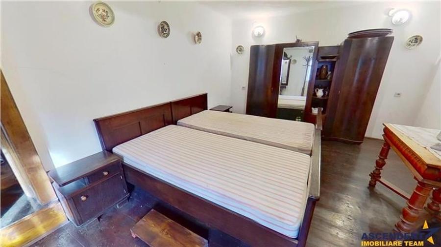Casă individuală cu 10 camere cu Canalizare în Exterior Est