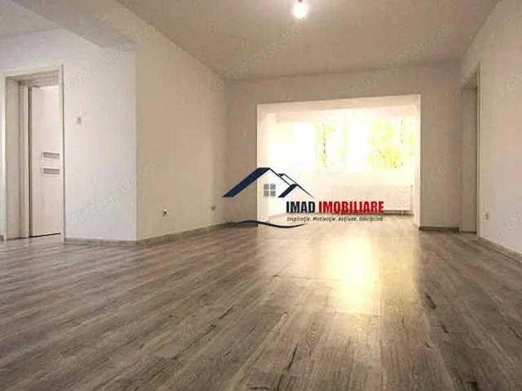 Apartament cu 4 camere decomandat în Micro 3