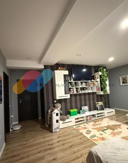 Apartament cu 3 camere semidecomandat în Florești