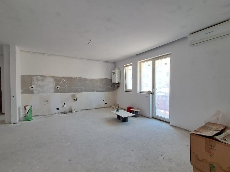 Apartament cu 3 camere semidecomandat în Florești — fotografia 1