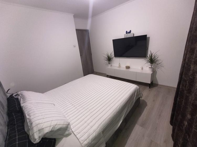 Apartament cu 3 camere decomandat în Păulești