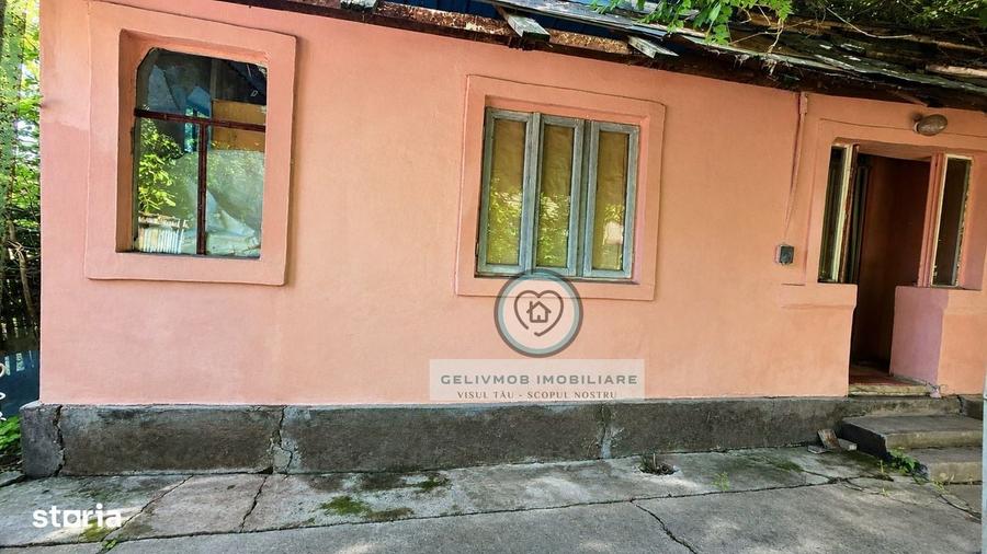Casă cu 4 camere în Hătcărău