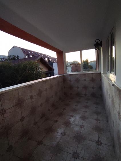 Casă individuală cu 9 camere cu Piscina în Dristor