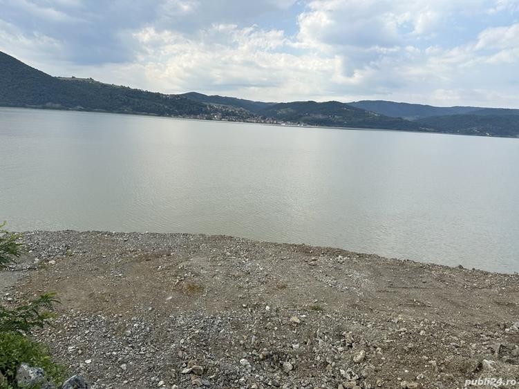 Teren de 1004 mp, în Svinița